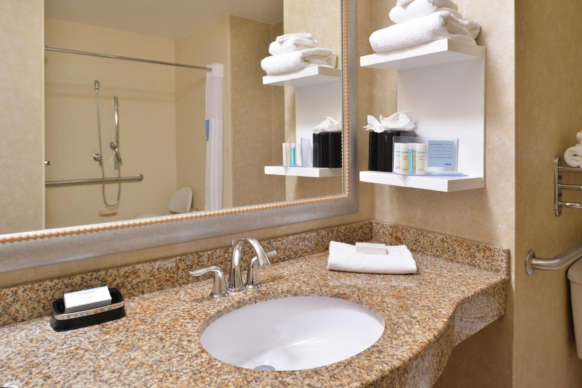 Hampton South Hotel 3*