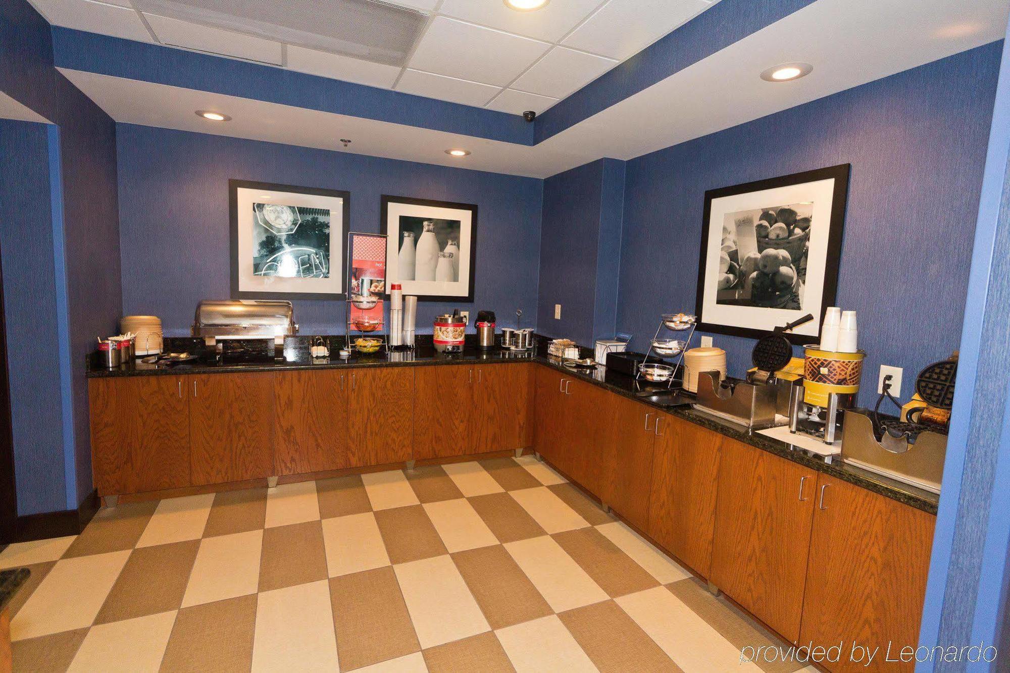 Hampton South Hotel 3*